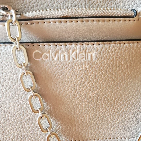 HOST PICK** CALVIN KLEIN HAND BAG - Picture 5 of 13